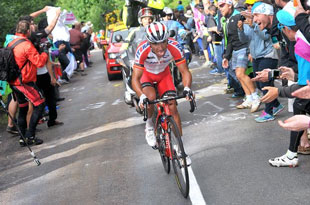 Joaquim Rodriquez looking good in the polka dot best climber jersey